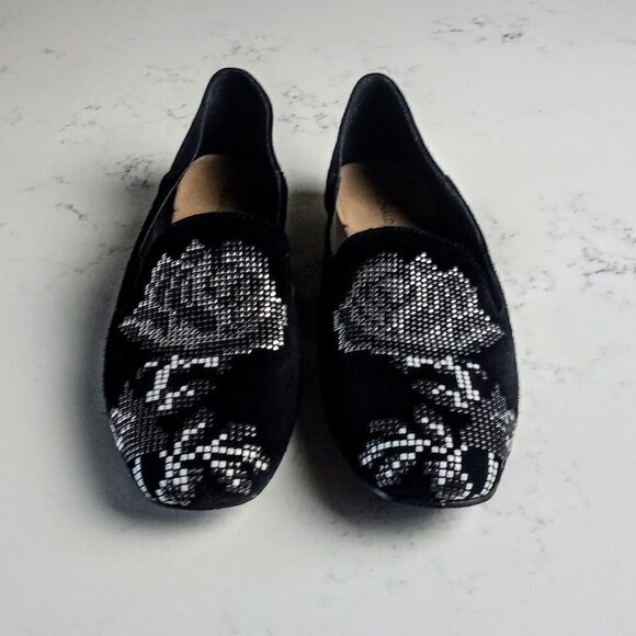Donald Pliner Embellished Suede Slip-On Flats 6M - Picture 2 of 9
